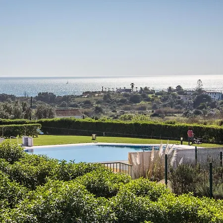 Family Sea View شقة